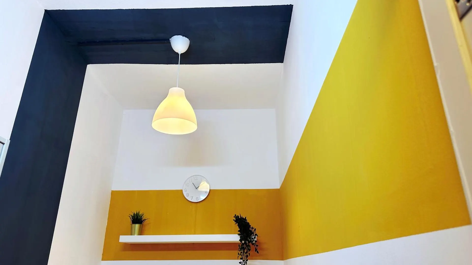 Homestay Blissful Partition Room In Bur Dubai Near Burjuman Metro United Arab Emirates