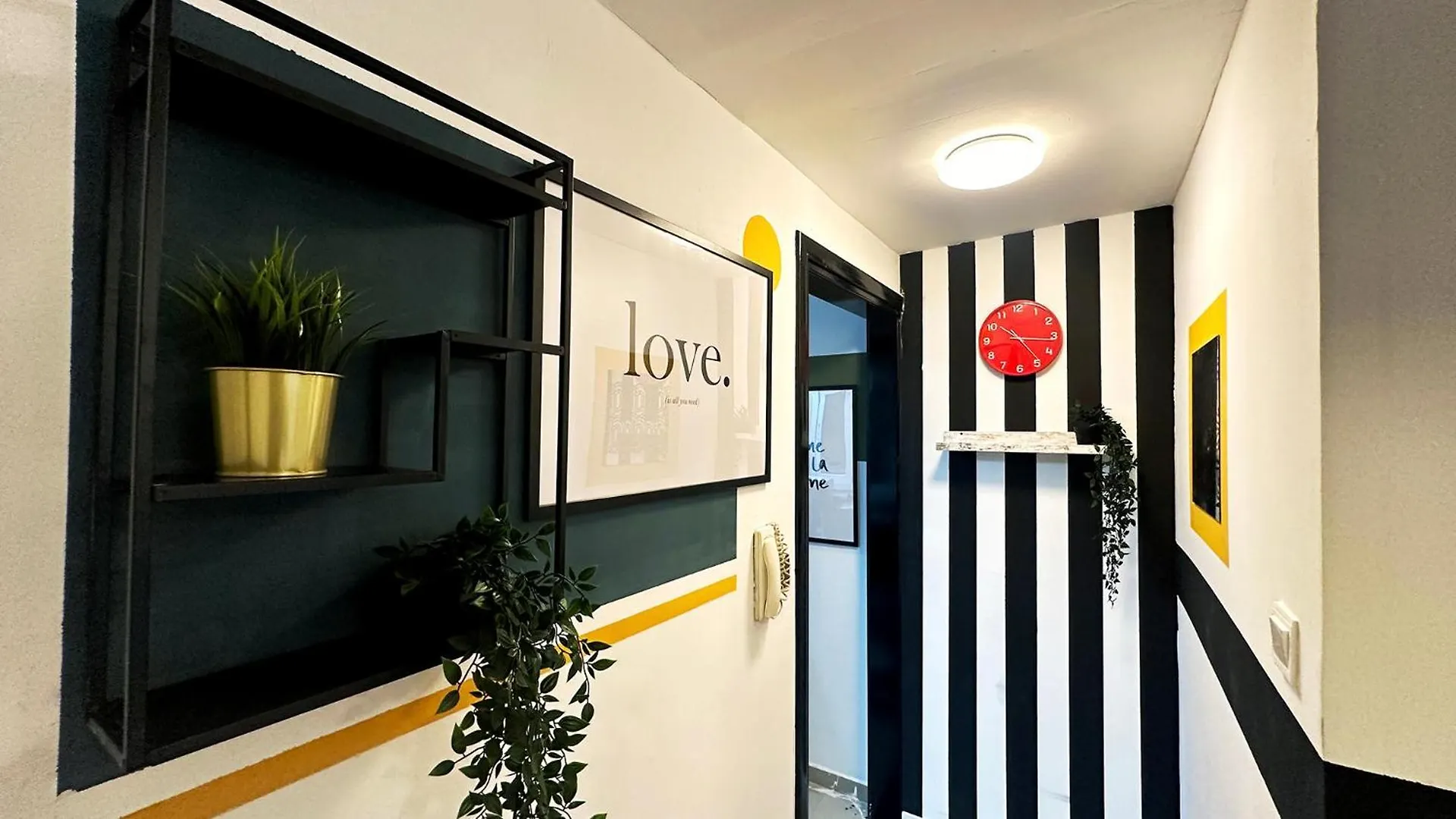 Blissful Partition Room In Bur Dubai Near Burjuman Metro