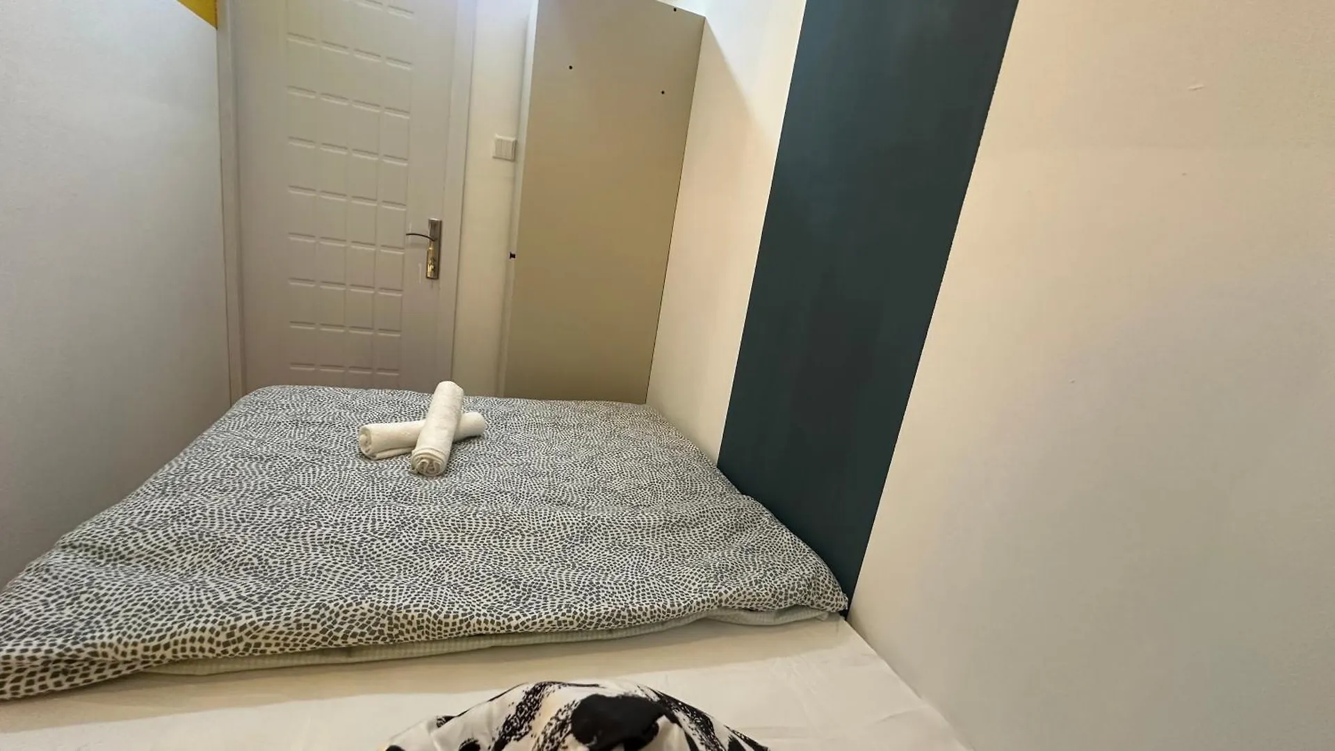 Blissful Partition Room In Bur Dubai Near Burjuman Metro