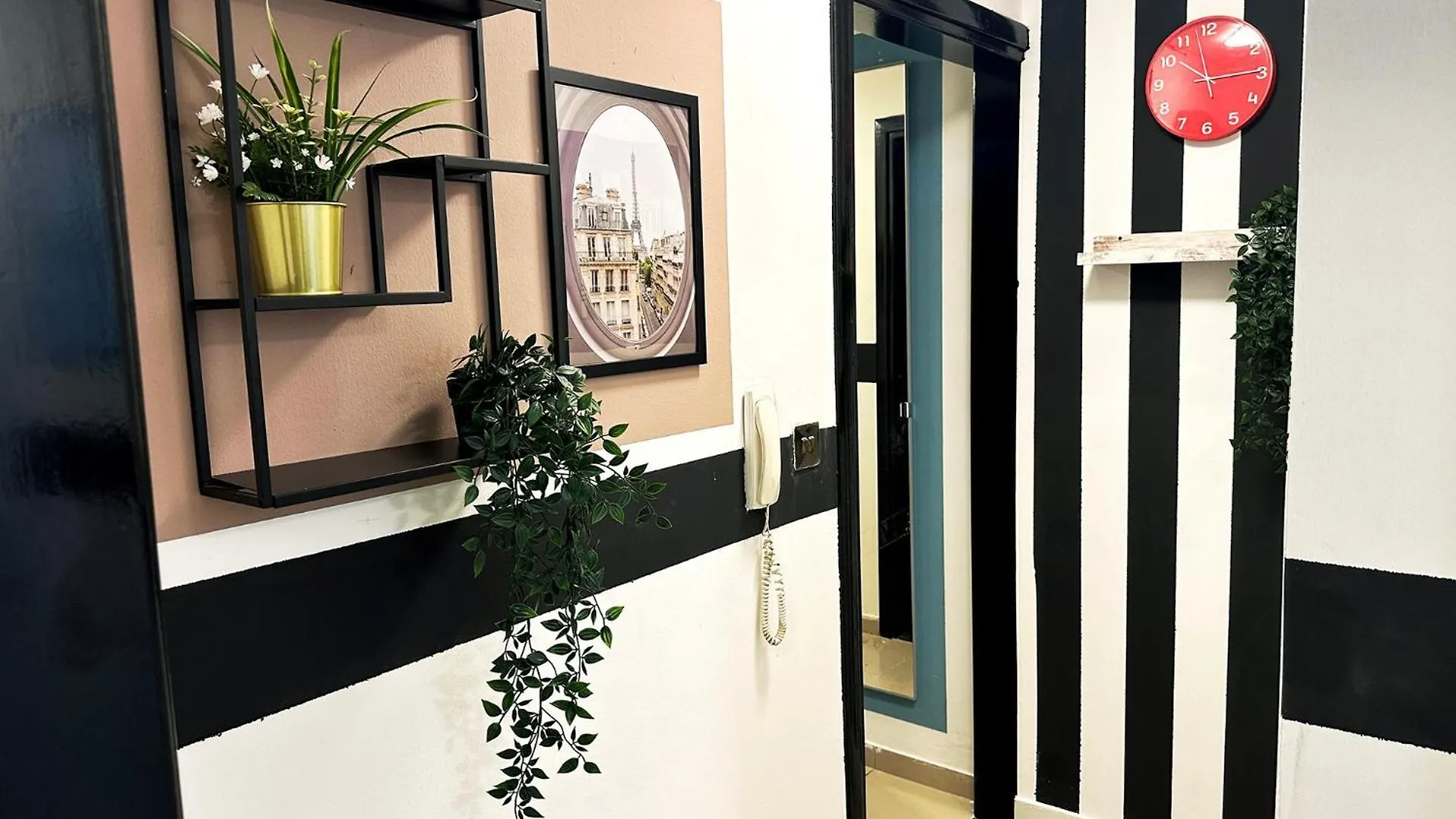 Homestay Blissful Partition Room In Bur Dubai Near Burjuman Metro