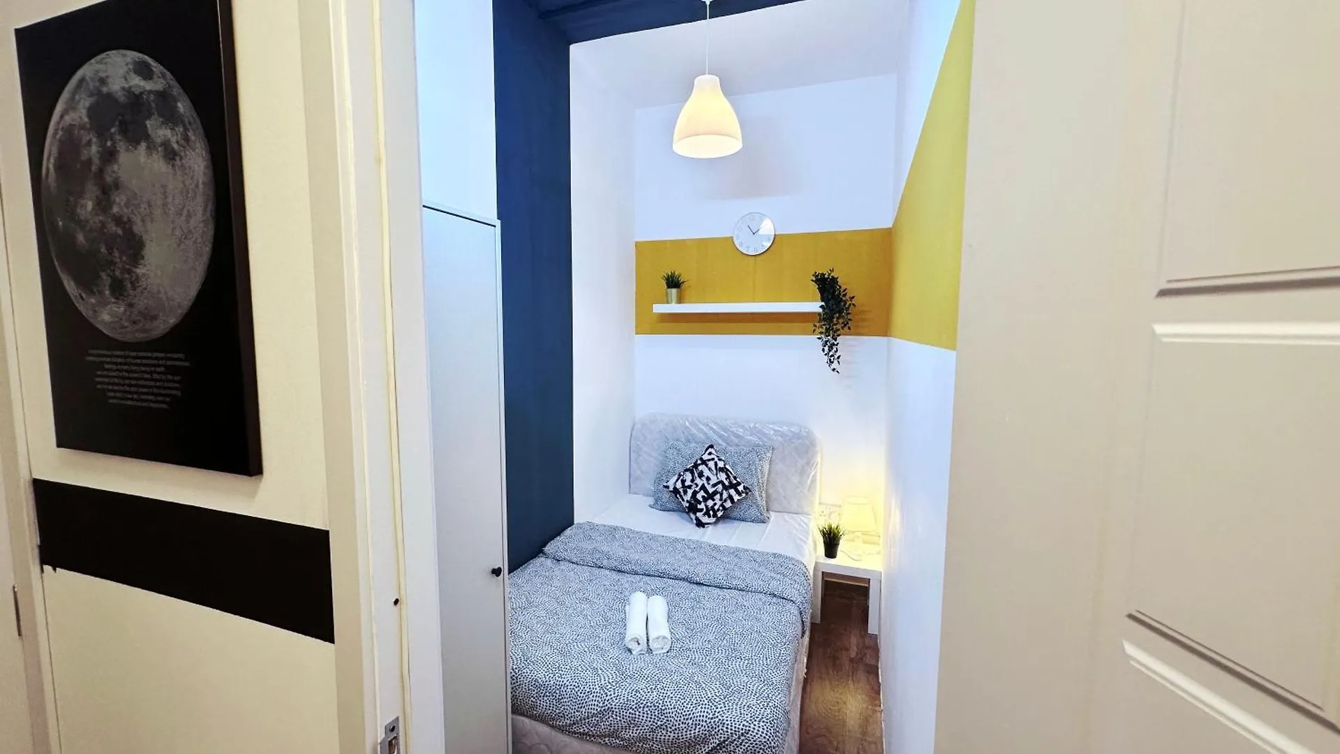 Blissful Partition Room In Bur Dubai Near Burjuman Metro