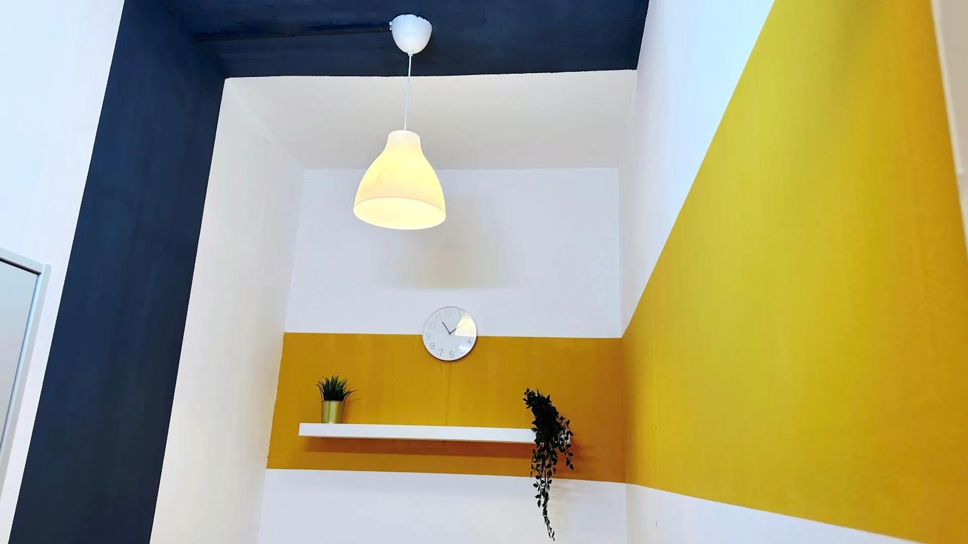 Homestay Blissful Partition Room In Bur Dubai Near Burjuman Metro
